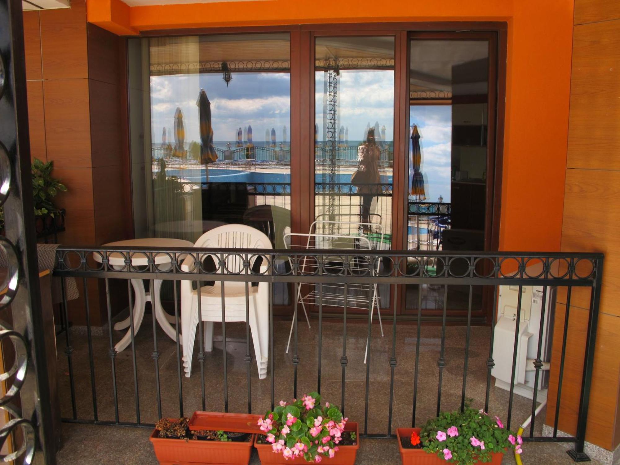 Apartment Complex Mirage Of Nessebar Exterior photo